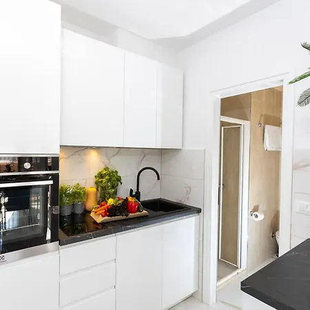 Rose Pool Comfort Apartman *